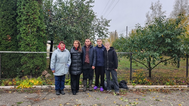 Помощь ветерану педагогического труда.